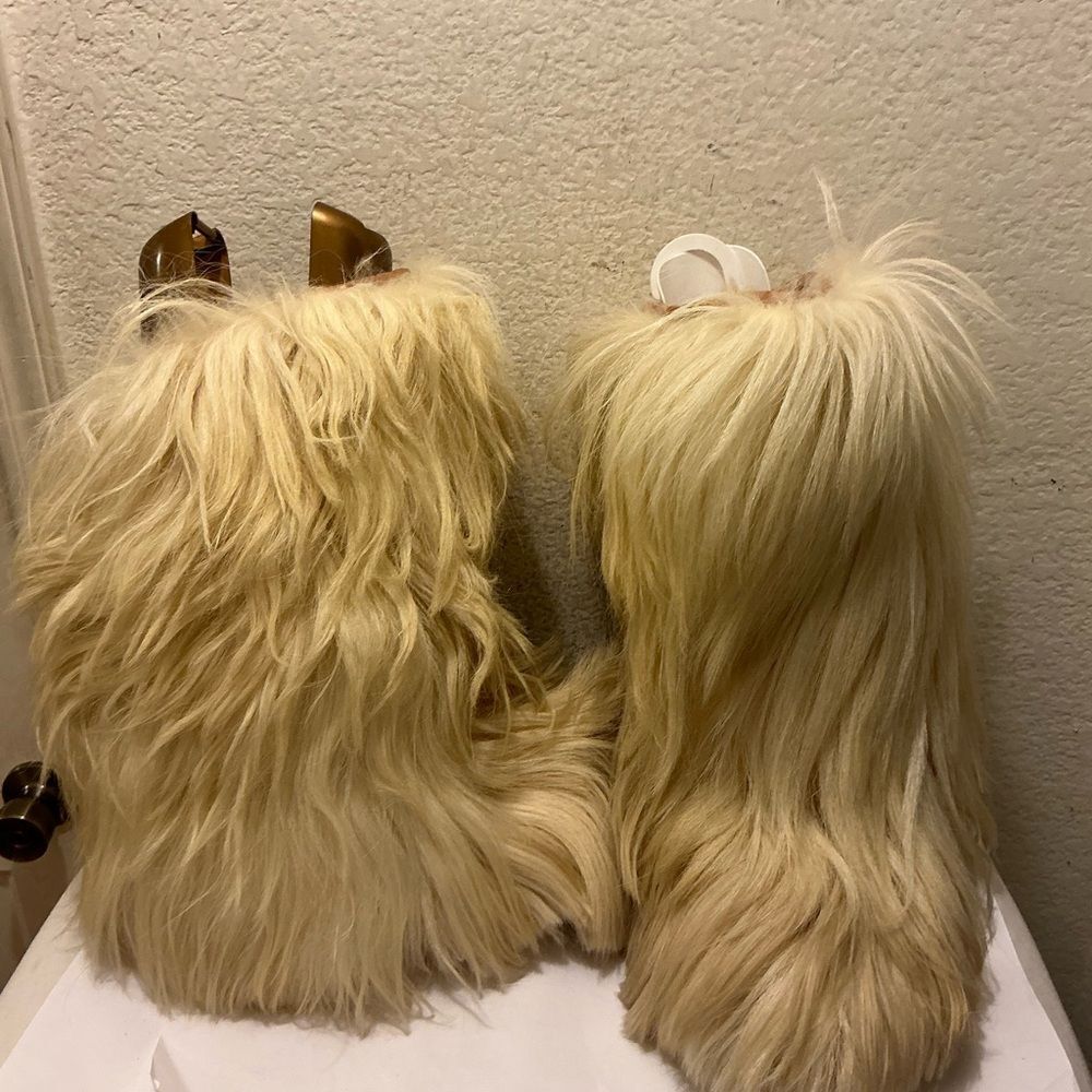 Lara Size 8 Women’s Goat Fur Boots made in Italy size 8